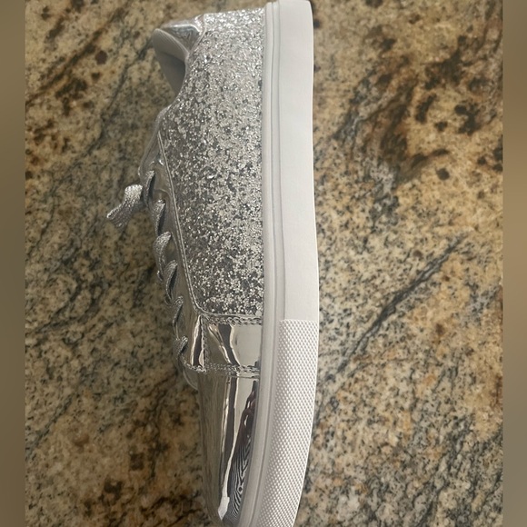NWOB Metallic Silver Sneakers Sz 10.5 - Picture 3 of 3